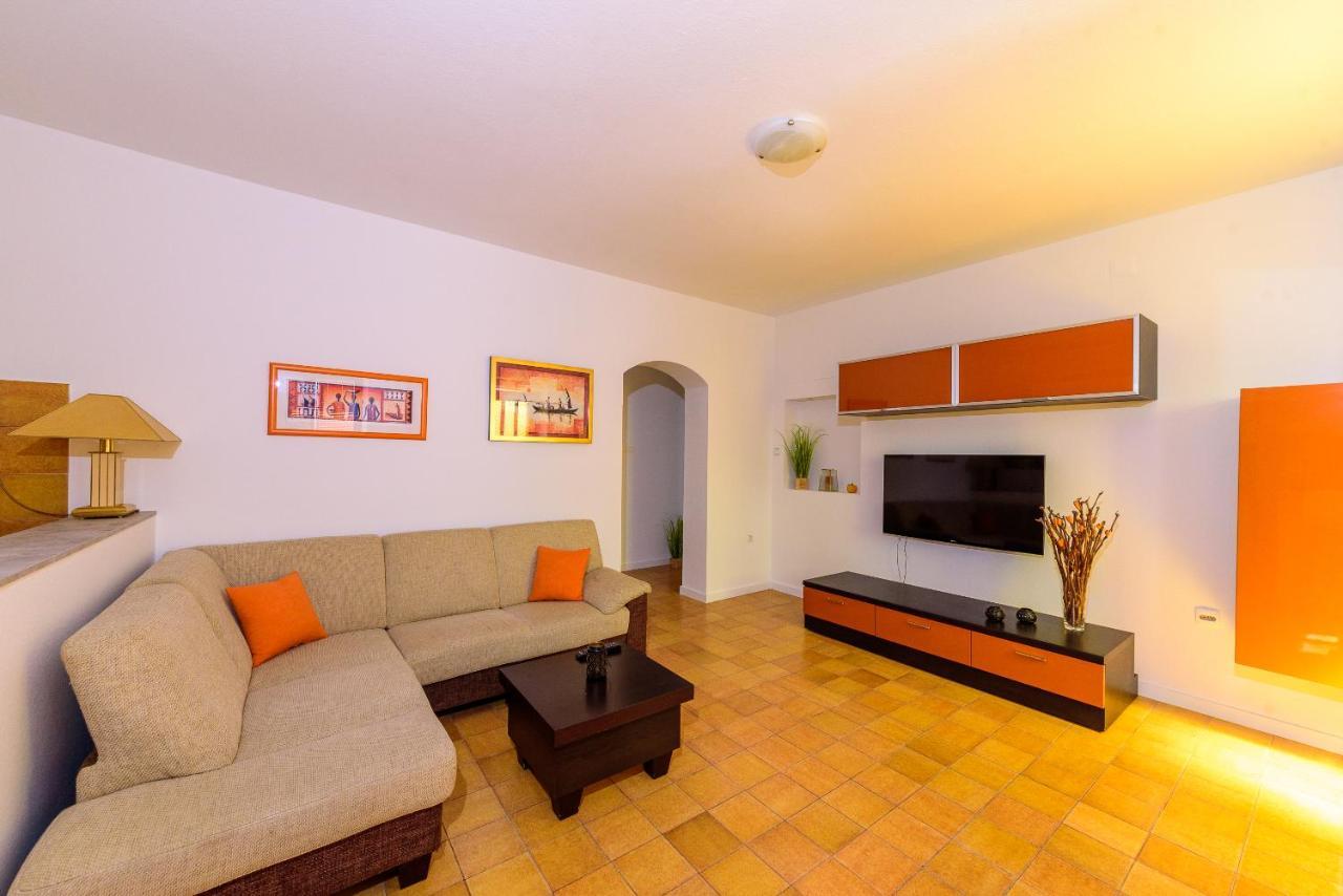 Apartmani Bokin Bol Luaran gambar
